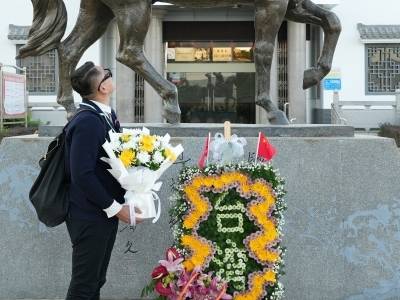 台湾自媒体人邱庆龄携台港澳青年赴蕉岭祭拜谢晋元烈士：跨越海峡敬英烈，两岸青年盼统一