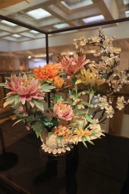 精致的工艺品在展览上亮相。