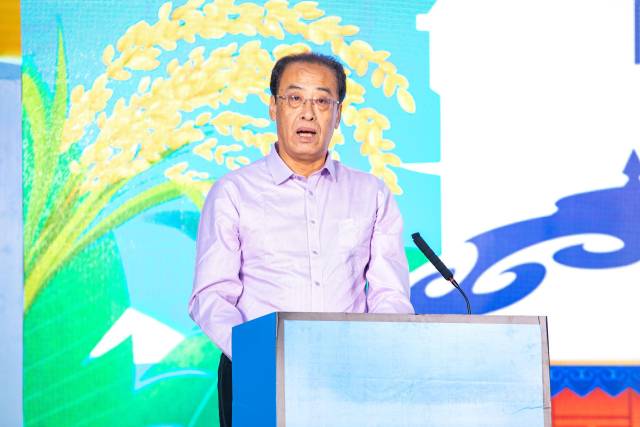 内蒙古自治区农牧厅二级巡视员李军致辞。