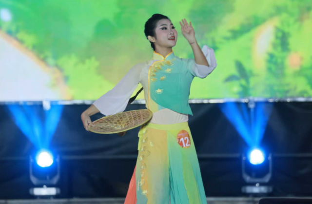 王妤杭获得最佳才艺奖。肇庆市融媒体中心记者 刘春林 摄