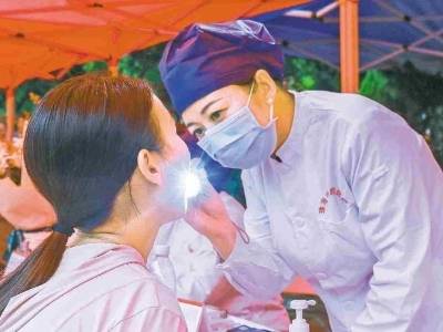 广东大力推进卫生健康“百千万工程”建设，家门口“医靠”托起暖暖幸福