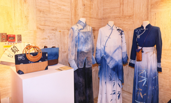 染布  《蓝息竹影》  作者：李海燕  梅州