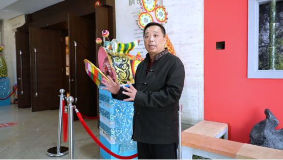 广州市民协主席何志丰谈起鳌鱼文化滔滔不绝。 广州市民协主席何志丰谈起鳌鱼文化滔滔不绝。