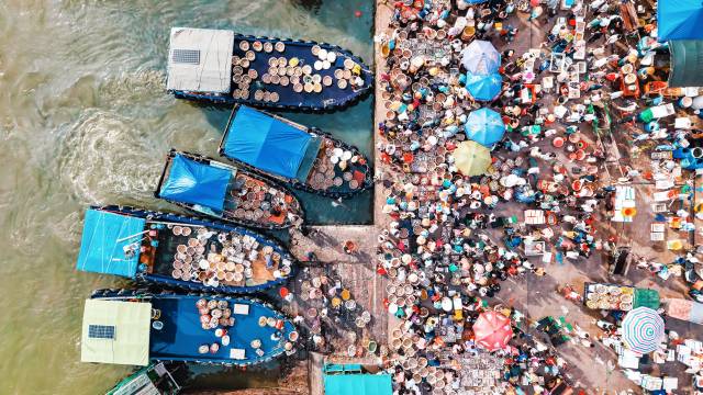 自千年前的先民踏浪而居至今，博贺渔港的繁荣已延续千年。（吴秒衡 摄）