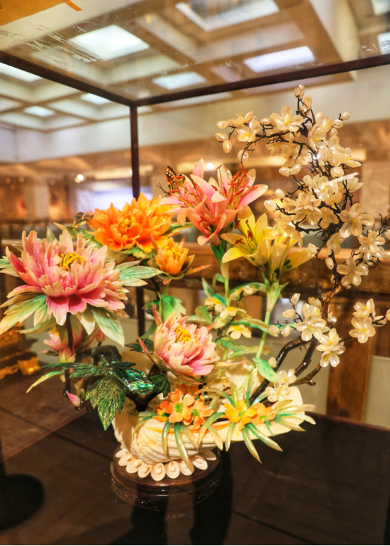 贝雕  《锦上添花》  作者：马振泽  汕尾