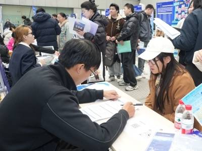 一趟北上引才专列，如何让188位人才选择留在江门