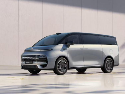 吉利银河V900亮相，剑指高端MPV市场