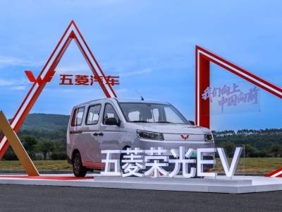 五菱启动奋斗者专享计划，红标荣光EV领衔亮相