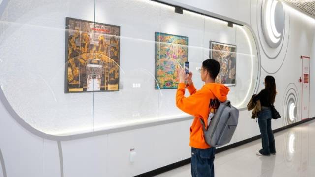 “顶流”壁画展11月27日亮相岭美，东莞地铁里藏着“同款”