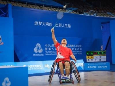 挥拍赴热爱，羽梦绽鹏城