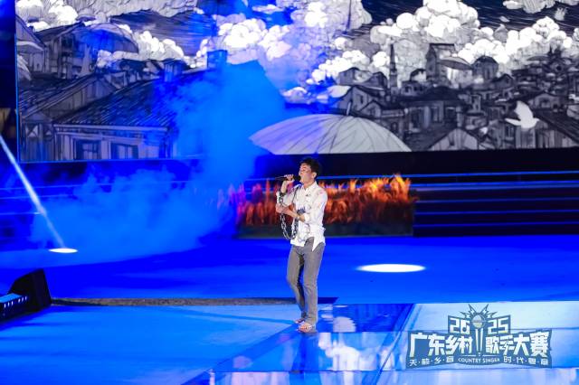 陈一畅深情演绎中国原创音乐剧《蝶》的经典唱段《心脏》。