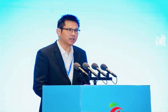 浦北县委副书记、县长刘超荣致辞