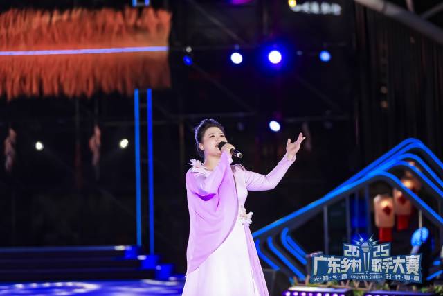 欧艳芳演唱的原创歌曲《幸福的雨》讲述了驻镇帮扶干部经历。