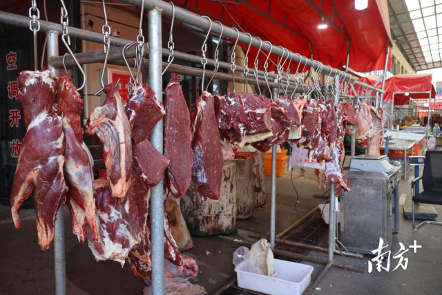 新鲜的牛羊肉。? 新鲜的牛羊肉。?