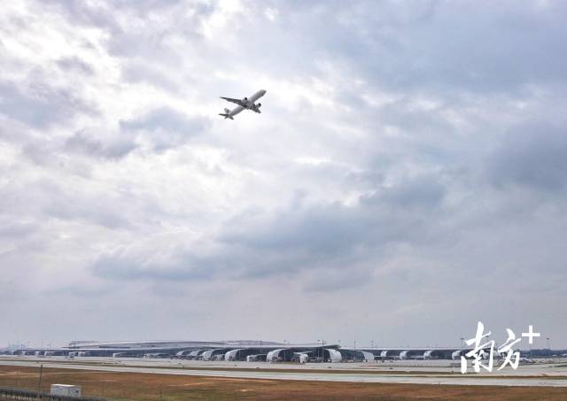 10月30日，广州白云机场T3航站楼正式投入使用。南方+记者 石磊 钟志辉 吴明 摄