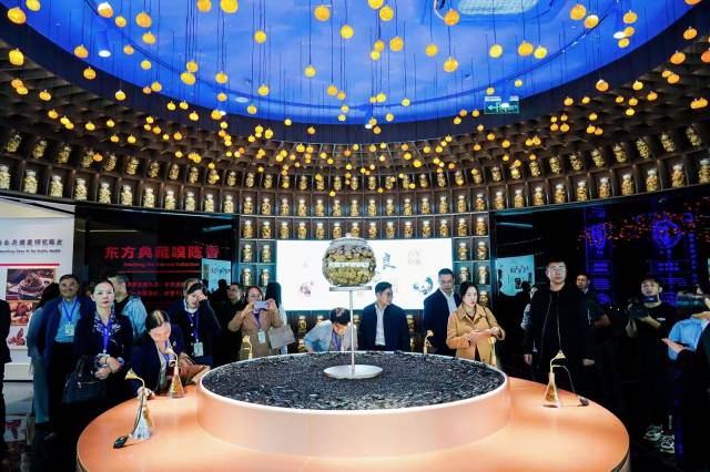 专家实地考察了解浦北陈皮产业。