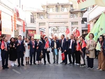 178面彩旗插立潮州府署，见证全球潮人根脉深情