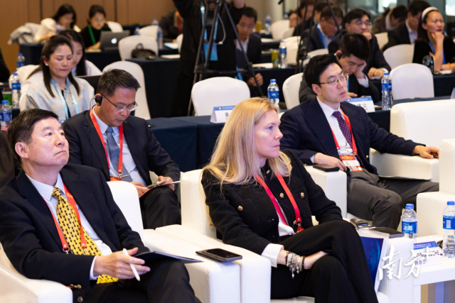 与会嘉宾仔细聆听发言。南方日报记者 梁钜聪 苏韵桦 摄