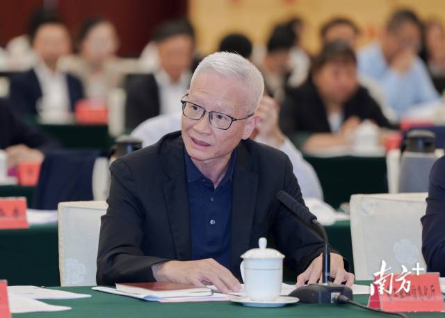 省工业和信息化厅副厅长吴东文