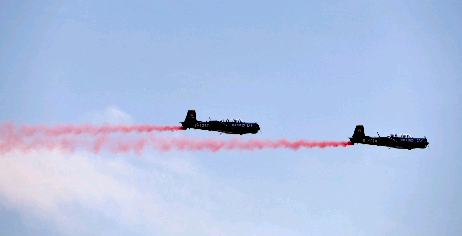 飞行表演。 南方+ 关铭荣 拍摄