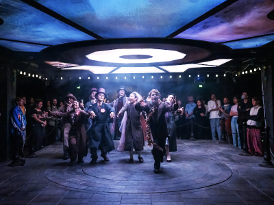 周末“去班味”的另类解法：海上世界大戏《交易人生》推出限定专场