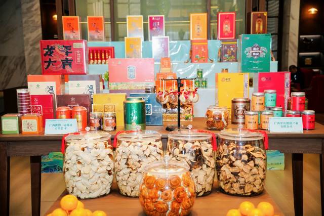 浦北陈皮产品，涵盖陈皮茶、陈皮饼、陈皮果汁等60多种加工产品。