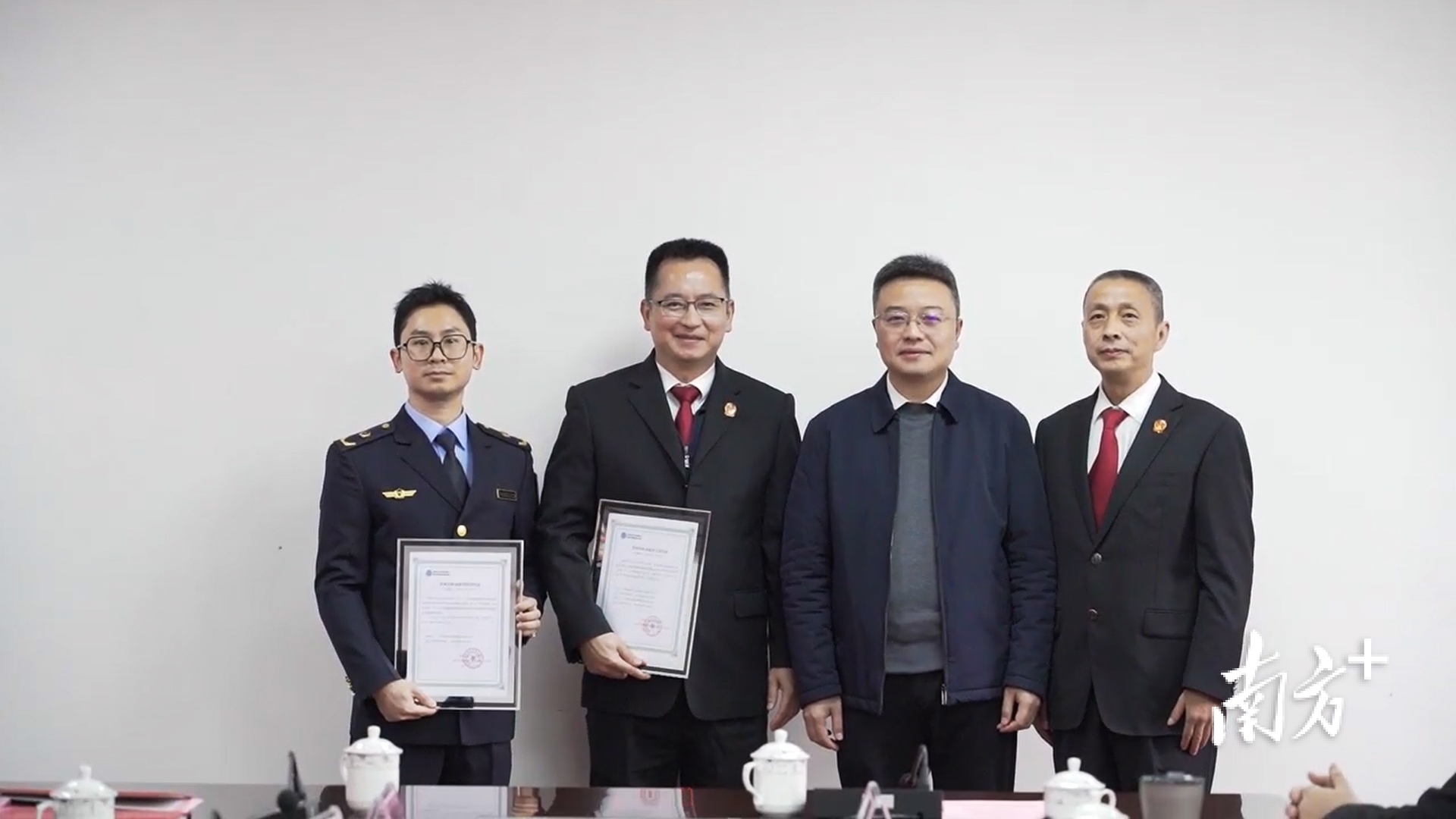 20万元司法领域跨省林业碳票正式交付。南海法院供图