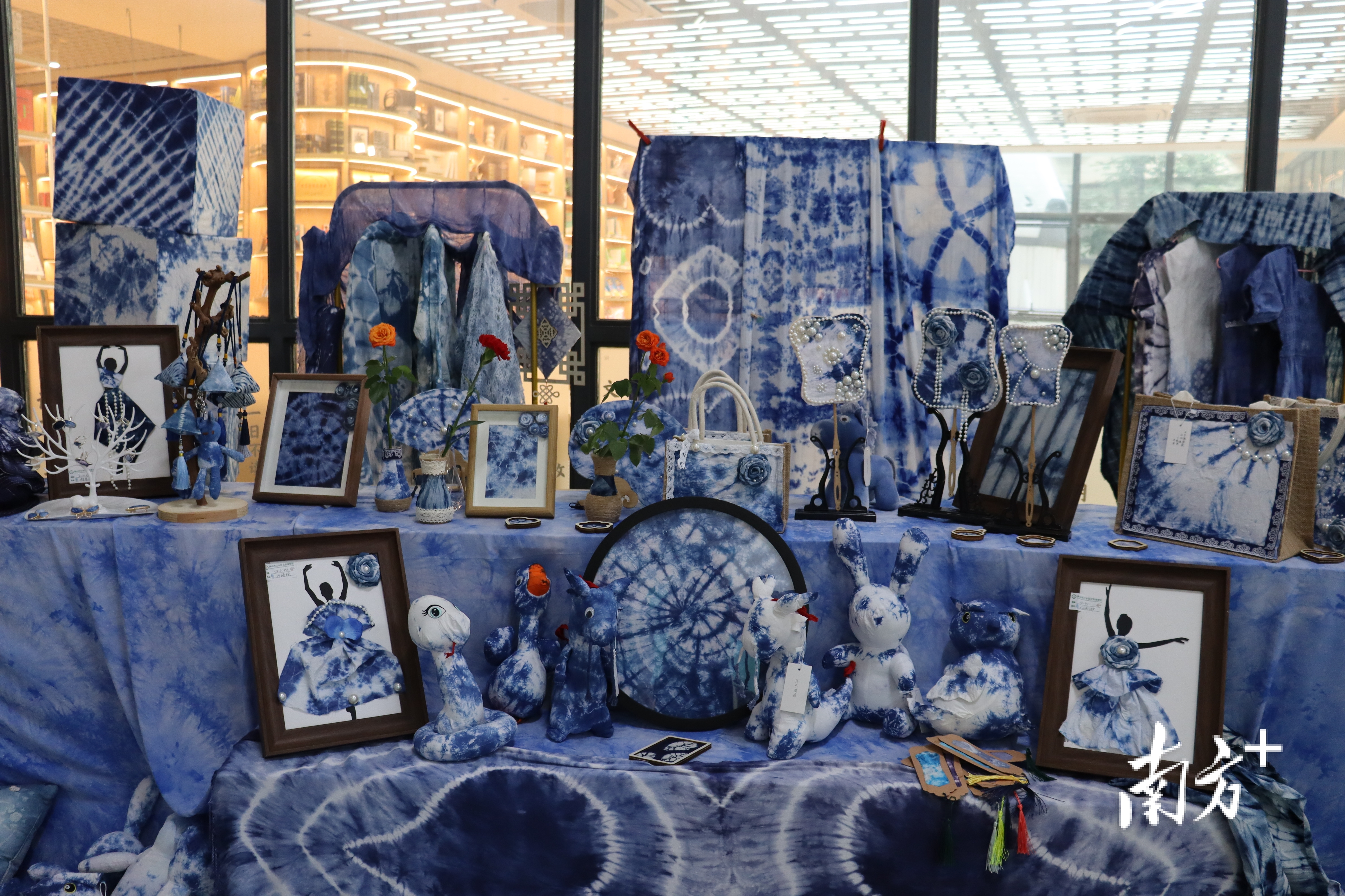 云东海学校扎染工坊。 通讯员供图 云东海学校扎染工坊。 通讯员供图