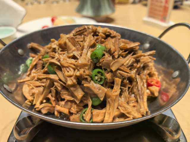 西牛麻竹笋版湖北干锅手撕笋。