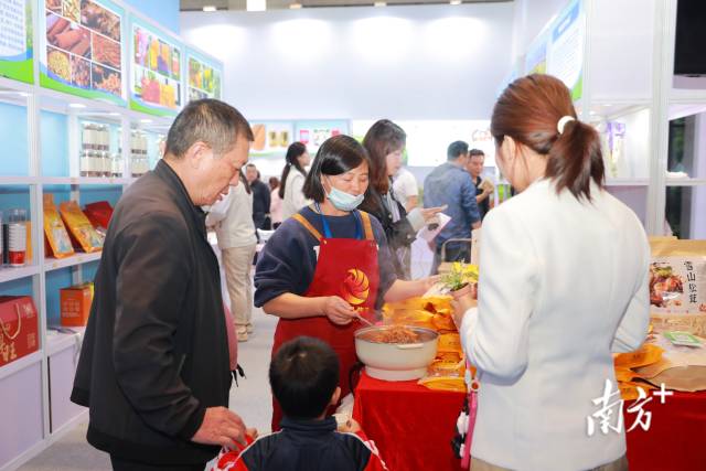 肇庆展馆游人如织 肇庆展馆游人如织