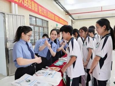 南方日报丨阳春：“曙光”照童心 法治润春州