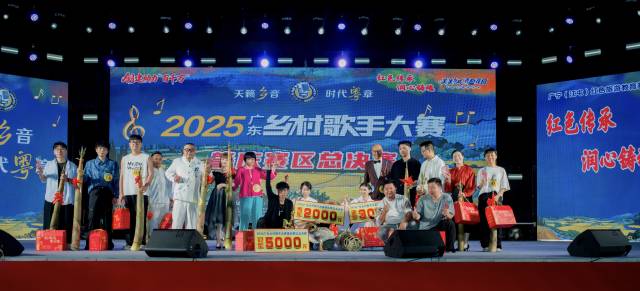 肇庆赛区以肥鹅、竹笋等农特产奖励获奖选手。  欧阳良安 摄