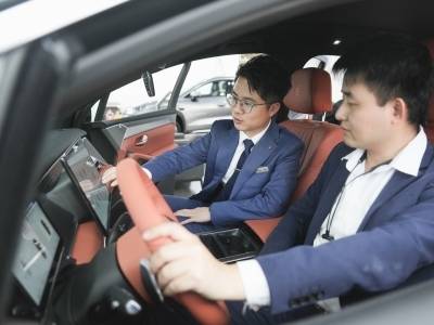 从“换道超车”到走向全球！金牌销售见证新能源车突围路｜奋斗故事