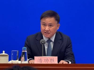 央行行长潘功胜人民日报撰文→