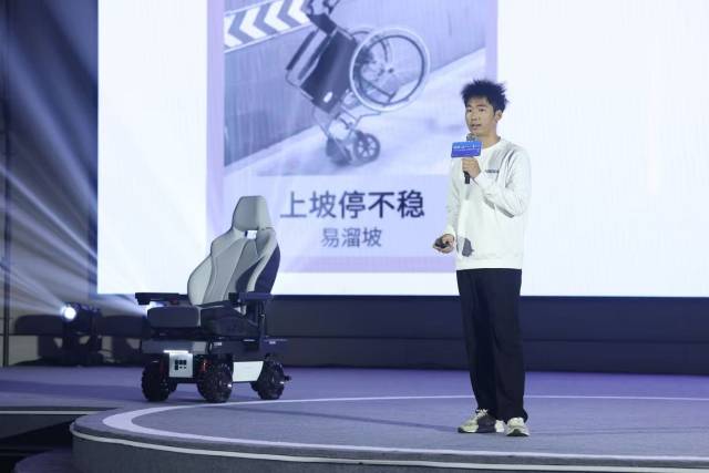 从残特奥会到科技T台，一把智能轮椅的“暖科技”底色｜湾区T台 粤来粤AI