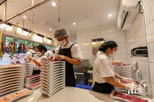 广州新港中路陈记顺和火锅店。?