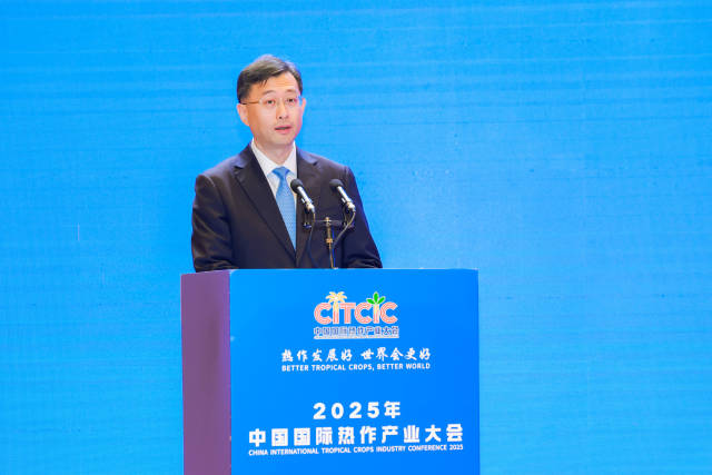 海南省人民政府党组成员、副省长赵峰。