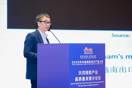 越南森林趋势协会ForestTrend高级政策分析师Nguyen Vinh QUANG分享越南橡胶产业推动可持续发展的经验做法。