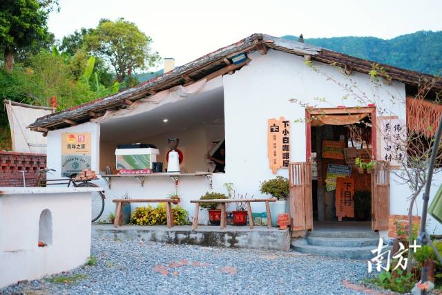 下小白咖啡屋。 王嘉豪 攝 下小白咖啡屋。 王嘉豪 攝