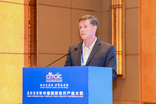 中英合作国际林业投资与贸易项目主管与战略总监Patrick Abbot探讨国际合作对绿色转型的推动作用。