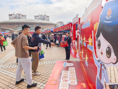 清远市、区税务部门“法治宣传集市”点亮2025年宪法宣传周活动