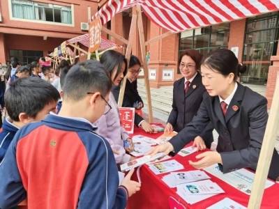 “检察蓝”遇上“红领巾”，蓬江检察走进校园开展宪法宣传