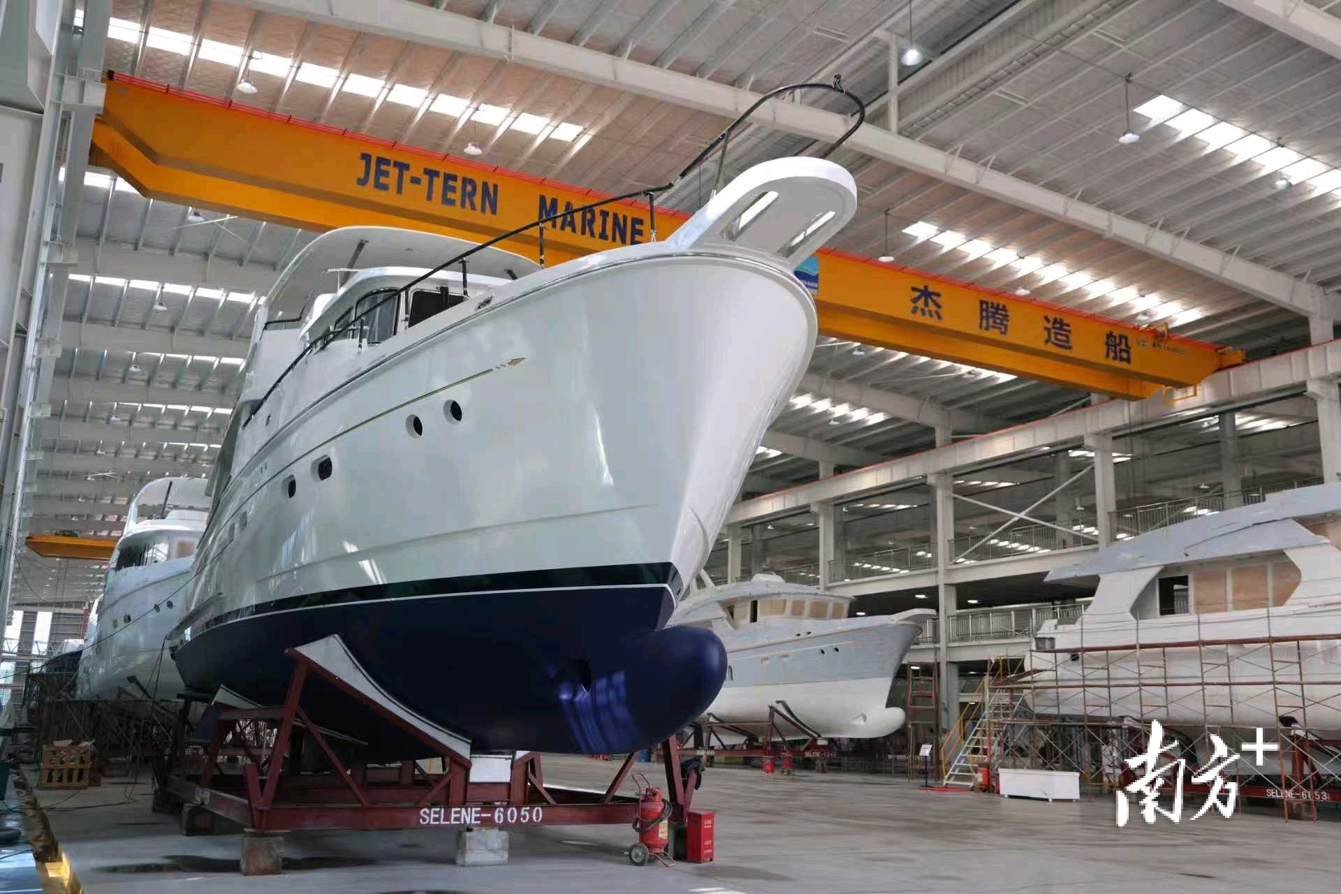 新厂房启用后，将逐步实现年产35艘的阶段性目标，最终朝着年产50艘的战略目标迈进。