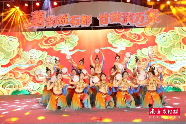 《石鼓越歌行》将传统技艺与现代舞台美学相结合。