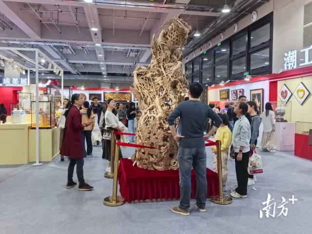 南方+ 黄品 拍摄