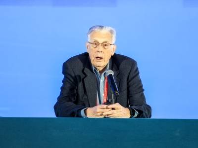 图灵奖获得者约翰·霍普克罗夫特：高校教师的求知欲比论文更重要