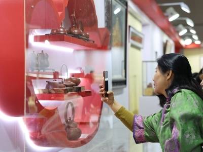 爆了！闭幕日反成高峰，“潮工至美”精品展引逾万人打卡