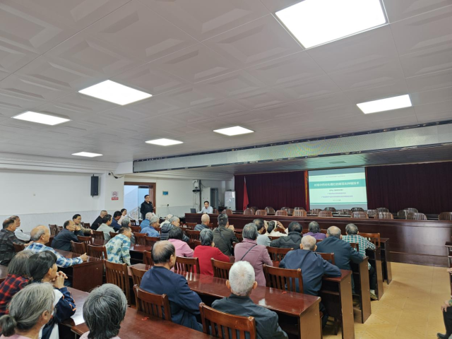 广东省南药产业体系创新团队规范化生态种植岗位专家吴平治授课