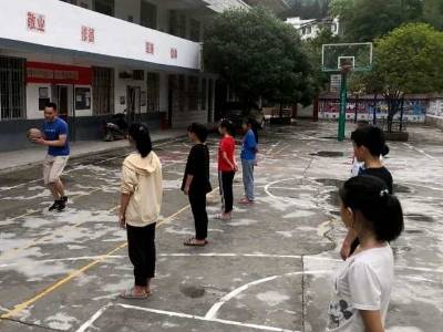 山海相连育桃李——记支教助力环江二高教育振兴纪实（节选）｜粤桂协作好故事