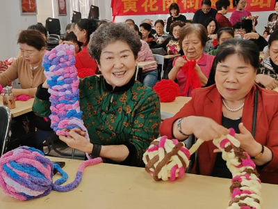 爱在冬季编织幸福，黄花岗街织围巾活动暖人心